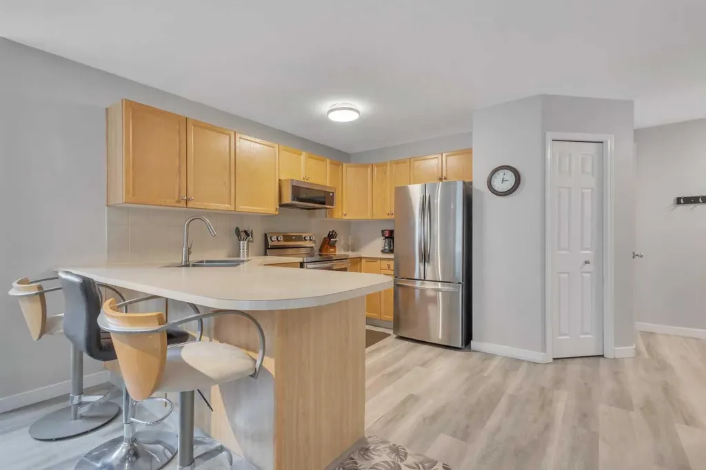 5220 50a Avenue Sylvan Lake AB T4S 1E5