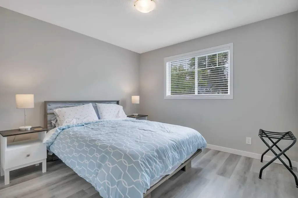 5220 50a Avenue Sylvan Lake AB T4S 1E5