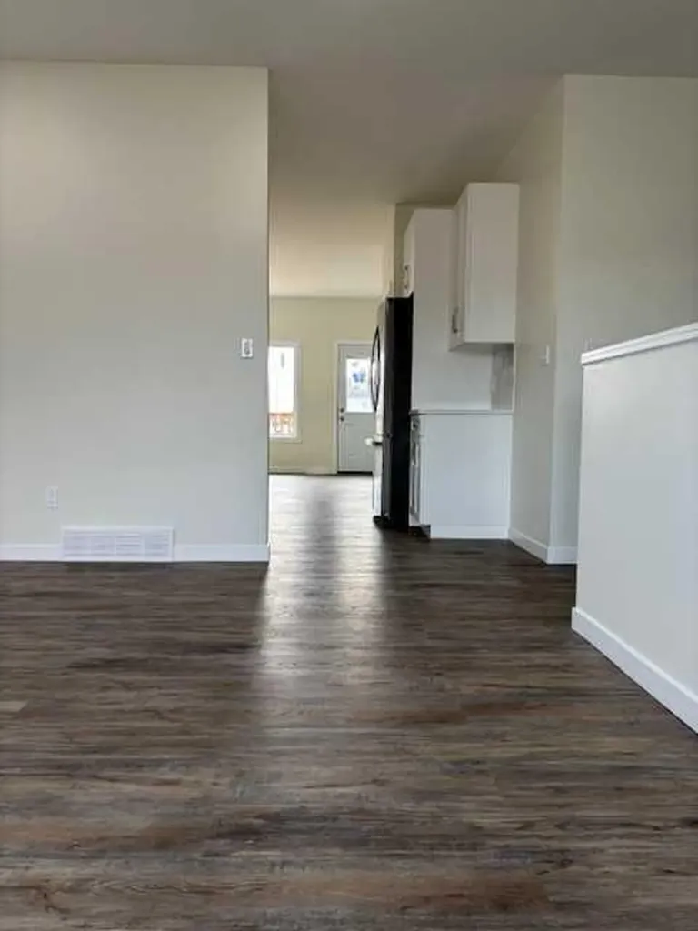 144 Upland Avenue W Brooks AB T1R 1N1