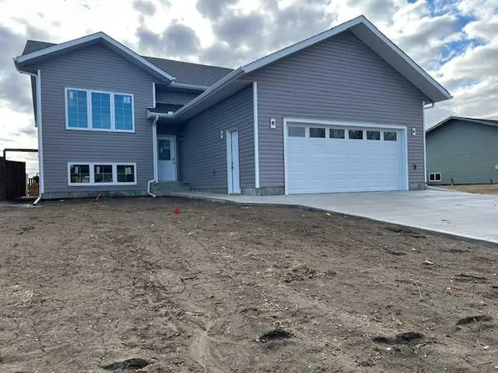 144 Upland Avenue W Brooks AB T1R 1N1