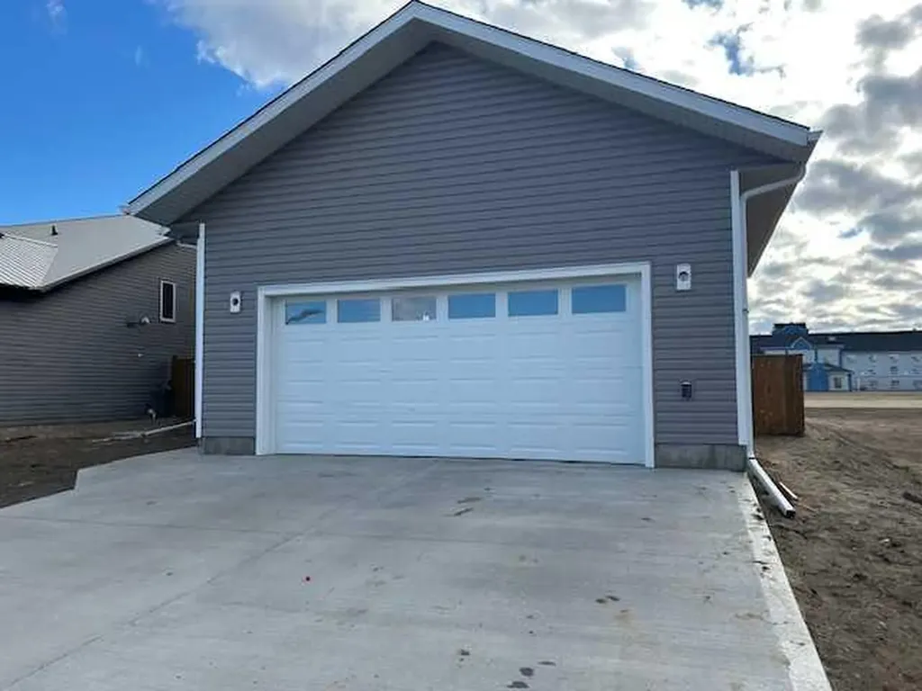 144 Upland Avenue W Brooks AB T1R 1N1