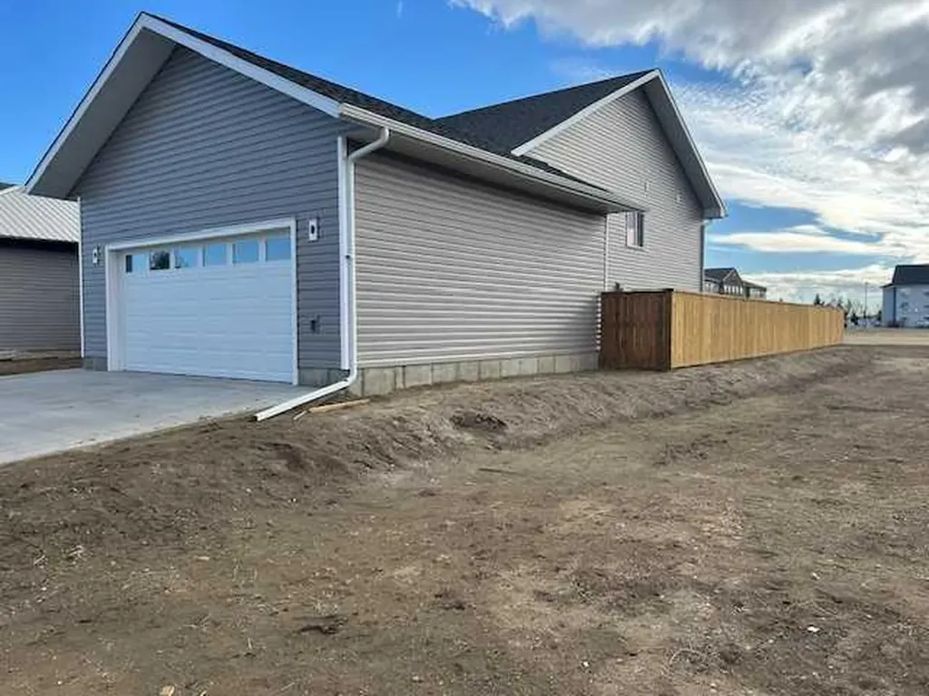 144 Upland Avenue W Brooks AB T1R 1N1