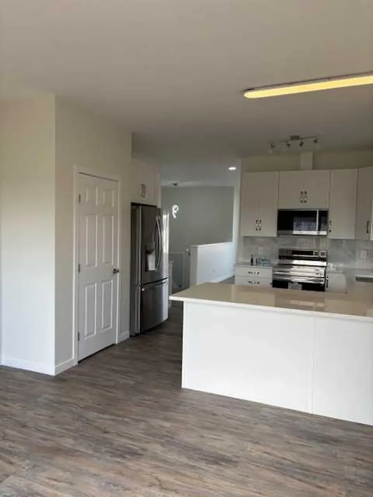 144 Upland Avenue W Brooks AB T1R 1N1