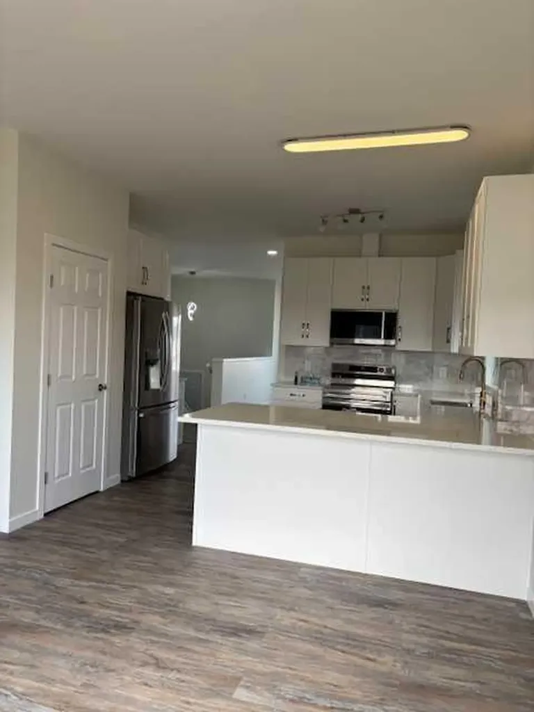 144 Upland Avenue W Brooks AB T1R 1N1