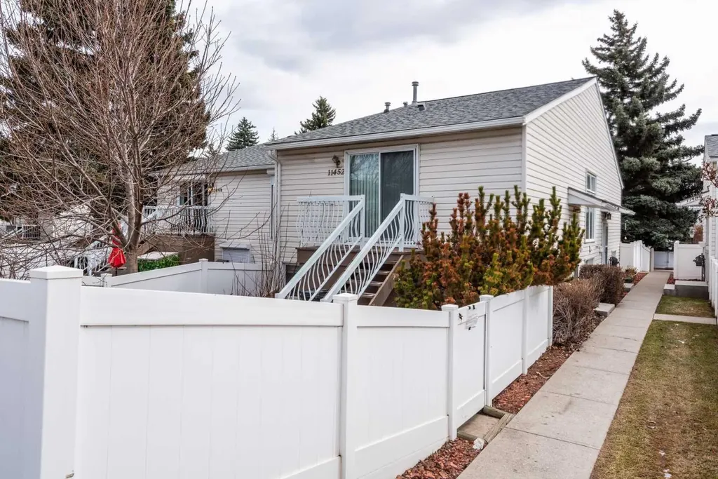 11452 8 Street SW Calgary AB T2W4J5