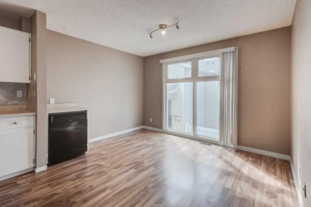 11452 8 Street SW Calgary AB T2W4J5