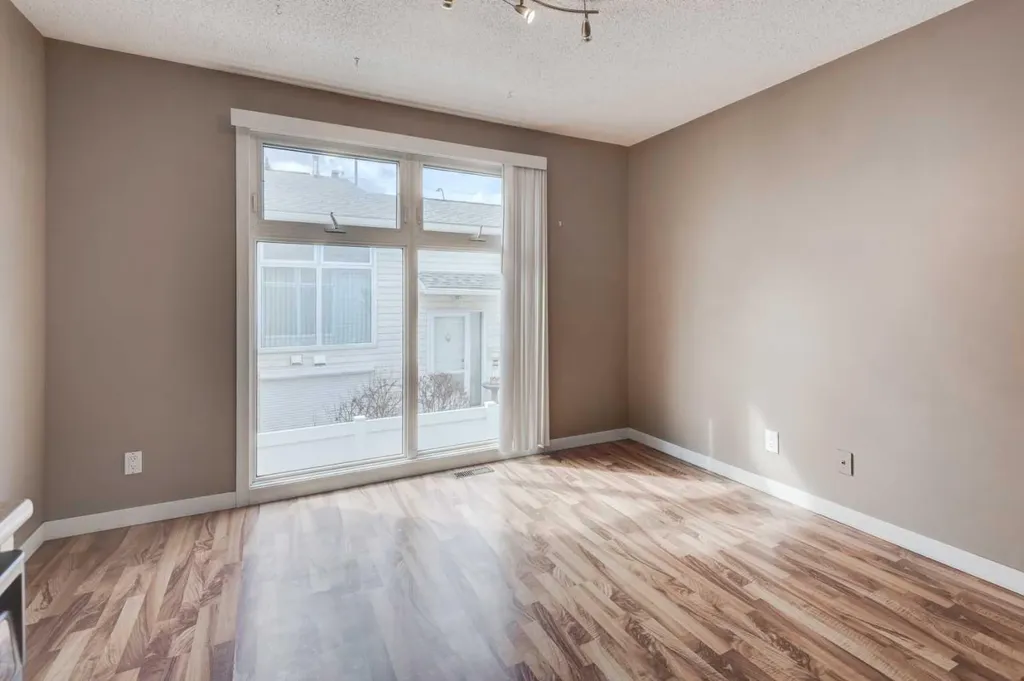 11452 8 Street SW Calgary AB T2W4J5