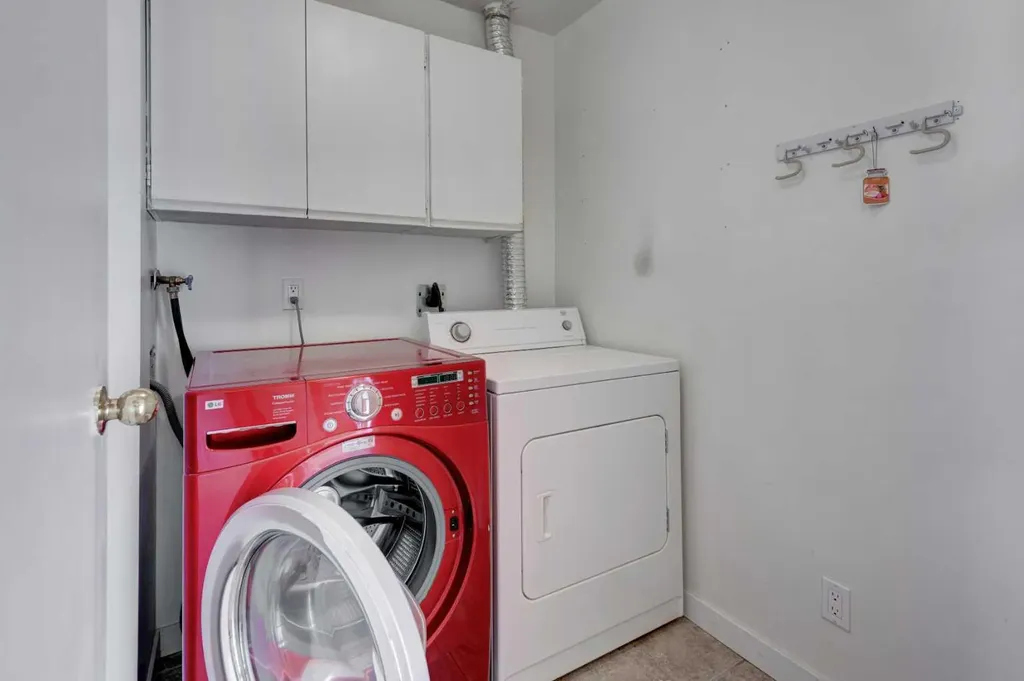 11452 8 Street SW Calgary AB T2W4J5