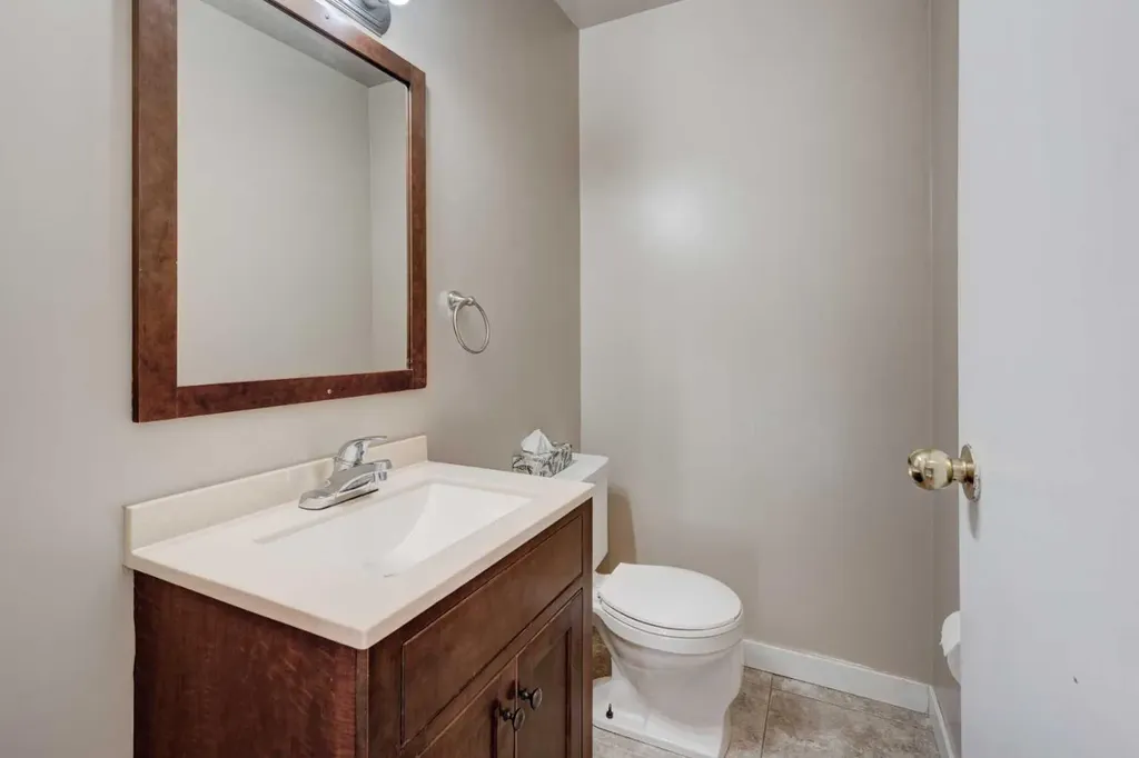 11452 8 Street SW Calgary AB T2W4J5