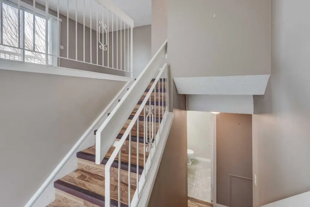 11452 8 Street SW Calgary AB T2W4J5