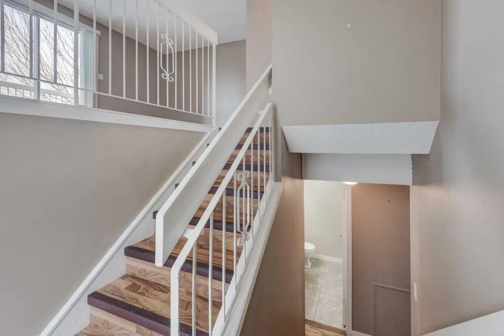 11452 8 Street SW Calgary AB T2W4J5