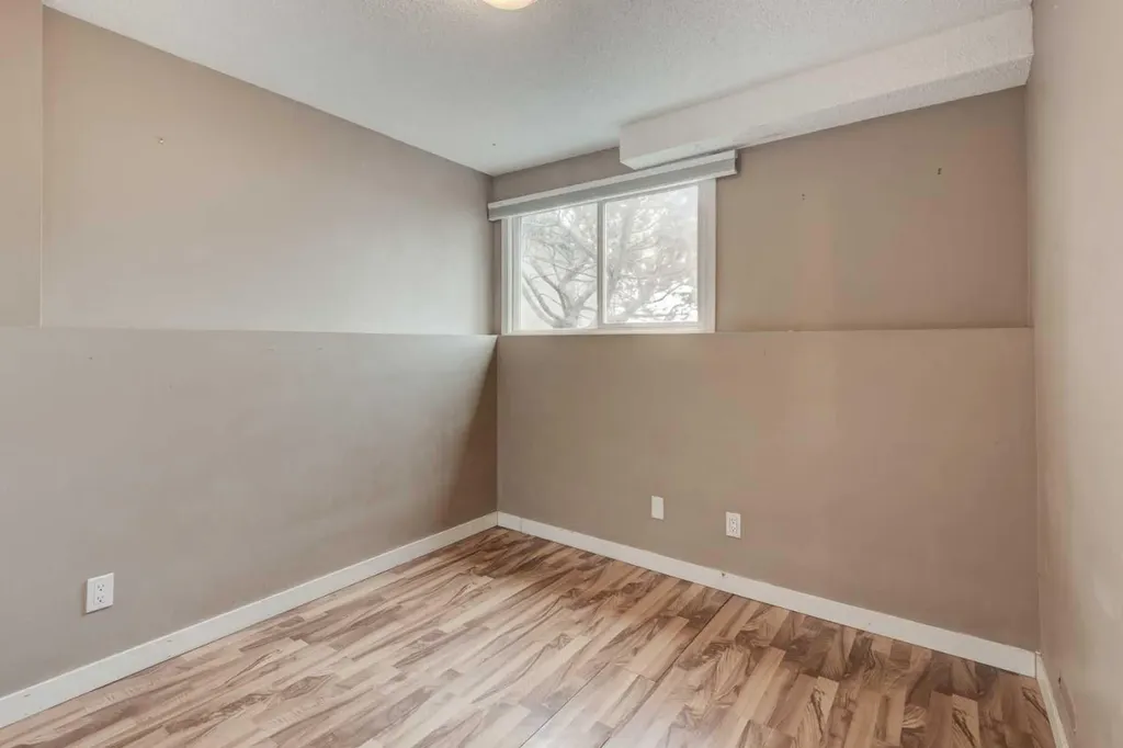 11452 8 Street SW Calgary AB T2W4J5