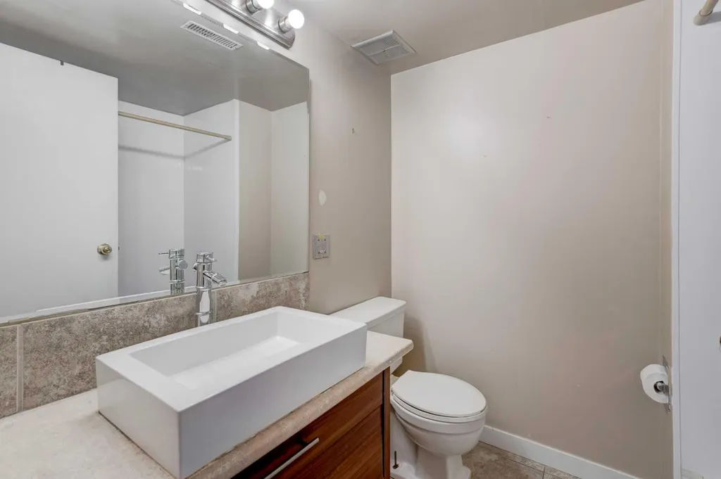 11452 8 Street SW Calgary AB T2W4J5