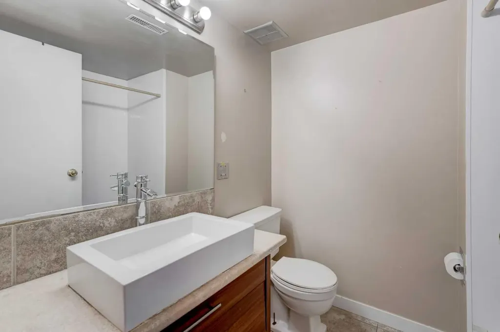 11452 8 Street SW Calgary AB T2W4J5