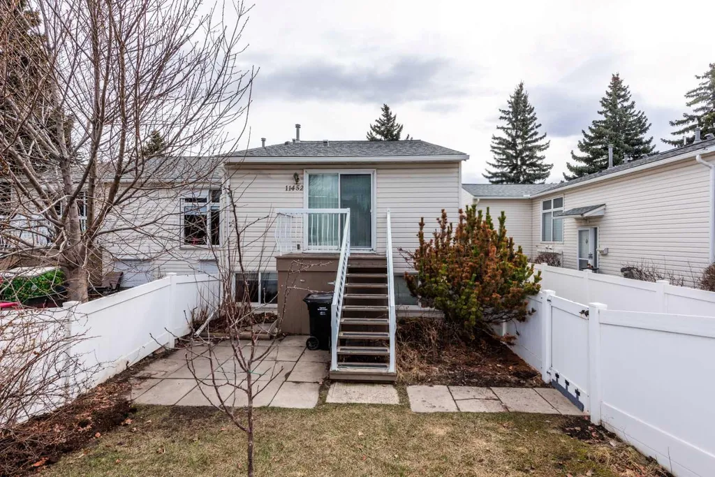 11452 8 Street SW Calgary AB T2W4J5