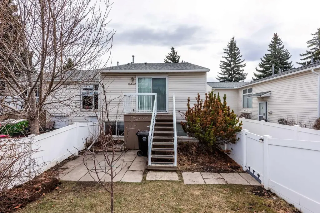 11452 8 Street SW Calgary AB T2W4J5