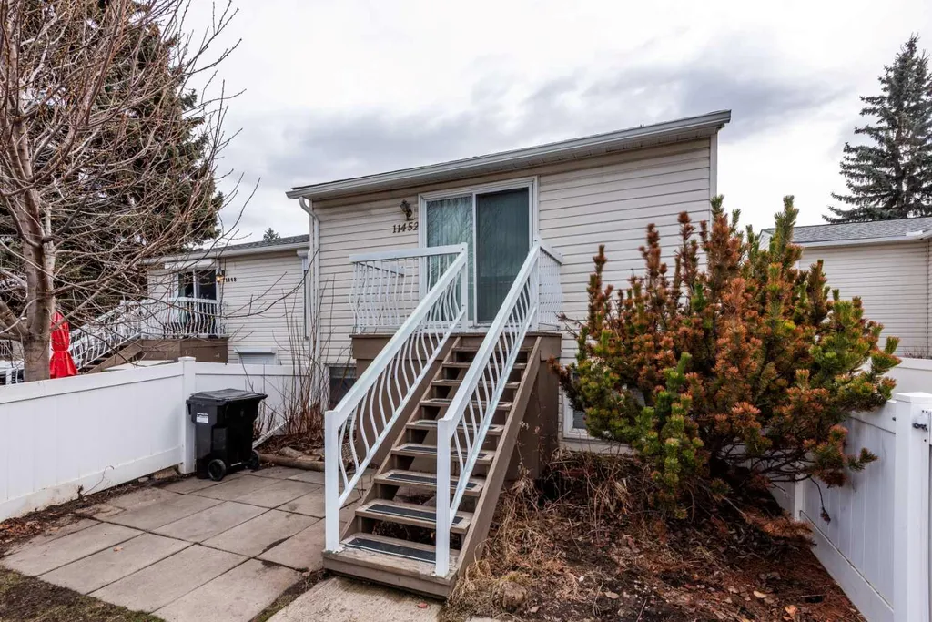 11452 8 Street SW Calgary AB T2W4J5