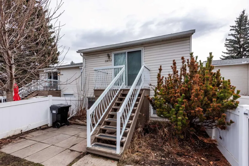 11452 8 Street SW Calgary AB T2W4J5