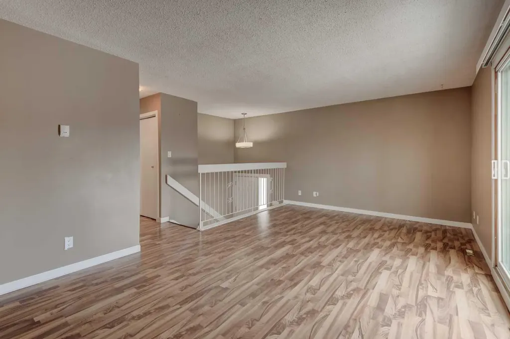 11452 8 Street SW Calgary AB T2W4J5