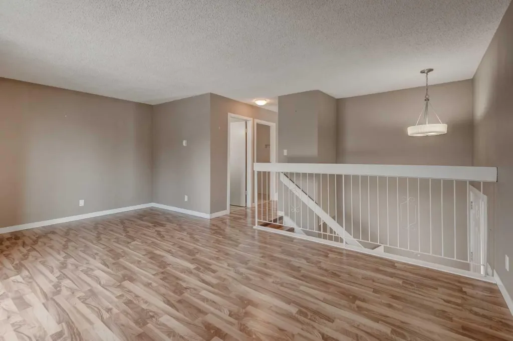 11452 8 Street SW Calgary AB T2W4J5