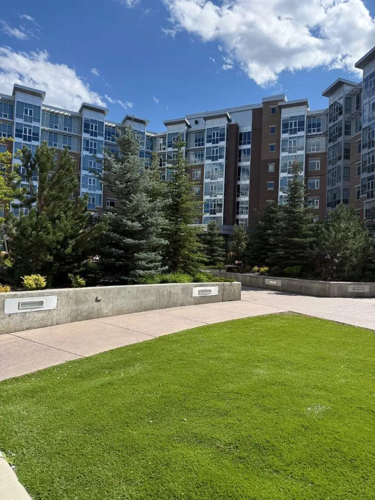 16 Varsity Estates Circle NW Calgary AB T3A1W9