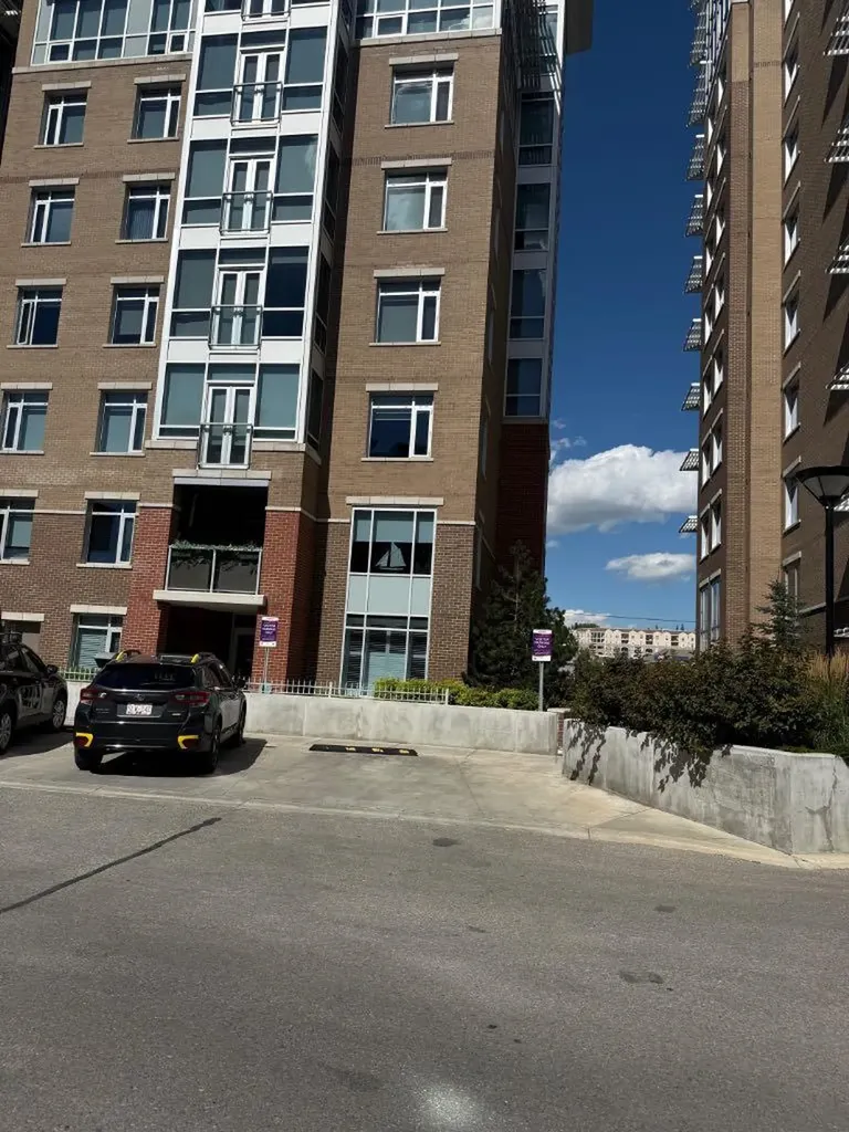 16 Varsity Estates Circle NW Calgary AB T3A1W9