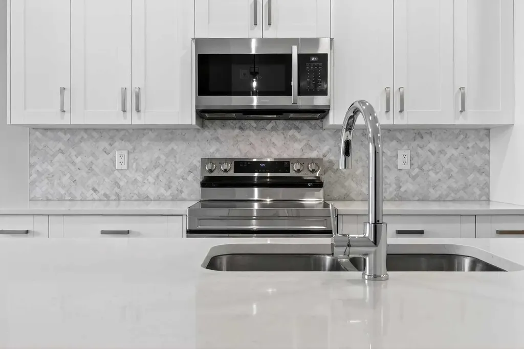 19489 Main Street SE Calgary AB T3M3J3