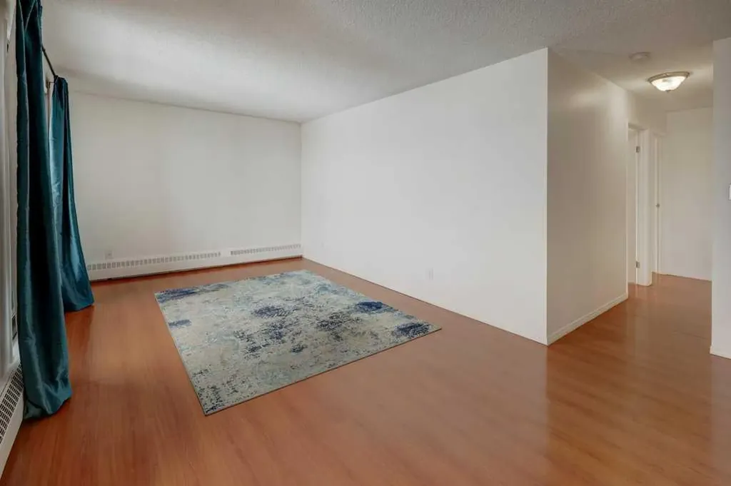 8604 48 Avenue NW Calgary AB T3B 5E6