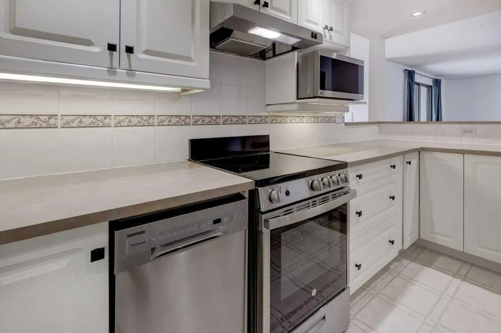 8604 48 Avenue NW Calgary AB T3B 5E6