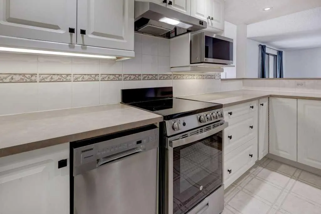 8604 48 Avenue NW Calgary AB T3B 5E6