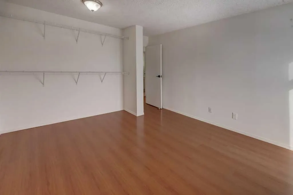 8604 48 Avenue NW Calgary AB T3B 5E6