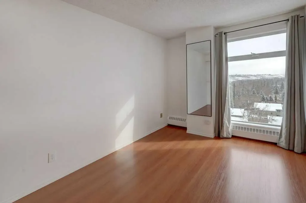 8604 48 Avenue NW Calgary AB T3B 5E6