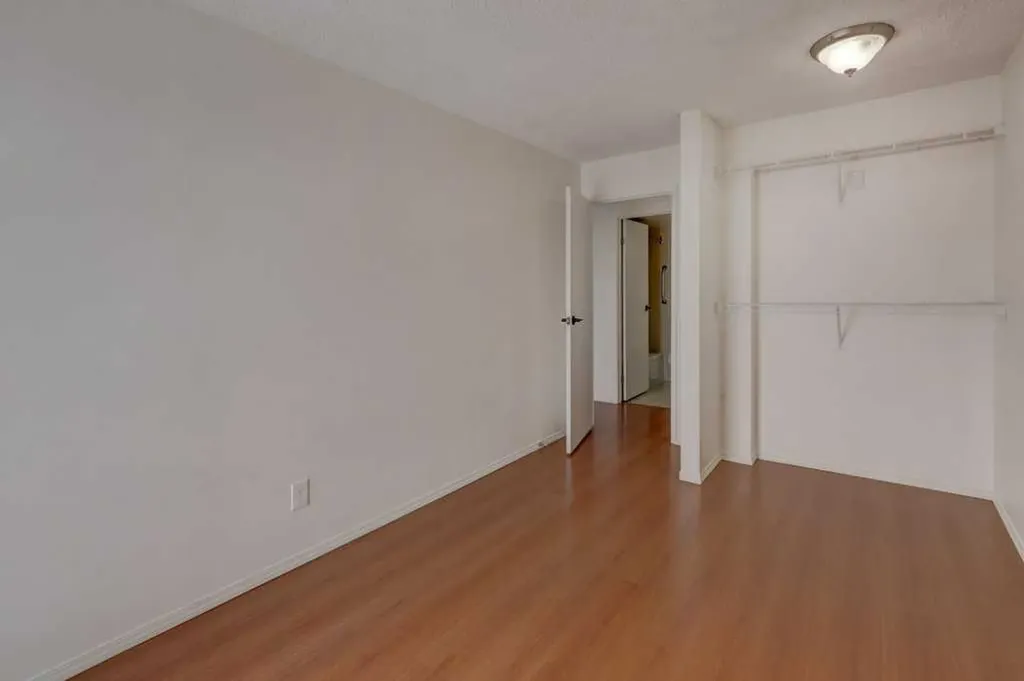 8604 48 Avenue NW Calgary AB T3B 5E6