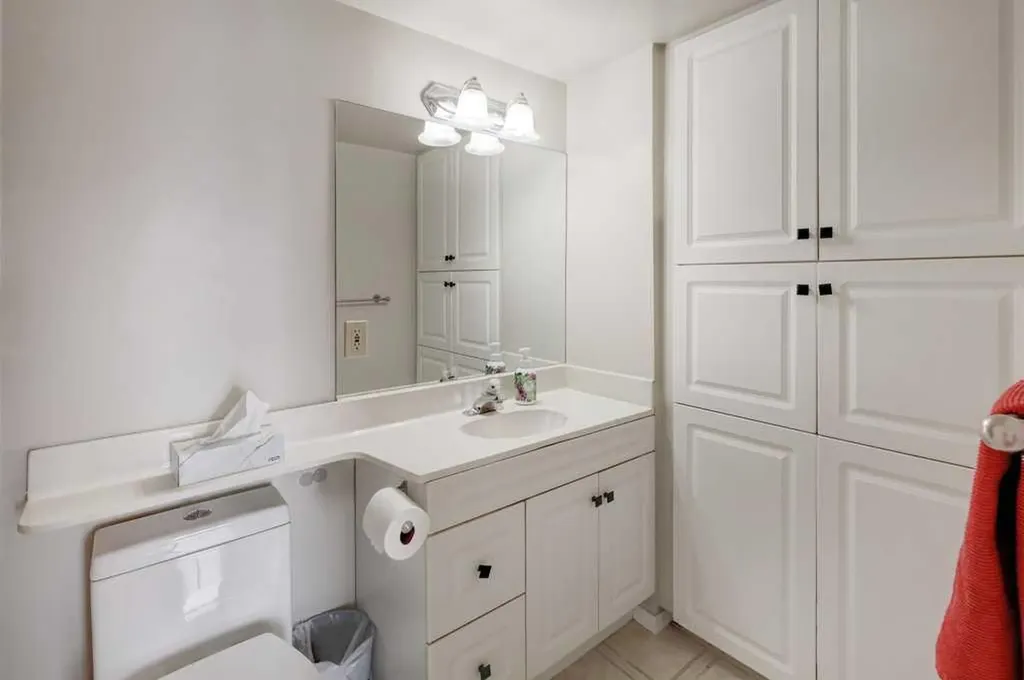 8604 48 Avenue NW Calgary AB T3B 5E6