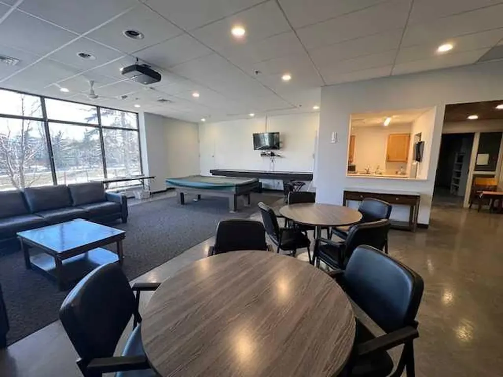 8604 48 Avenue NW Calgary AB T3B 5E6
