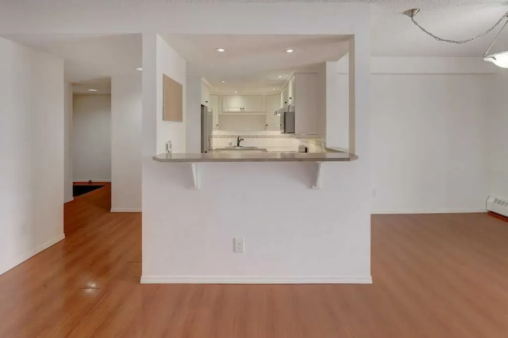 8604 48 Avenue NW Calgary AB T3B 5E6