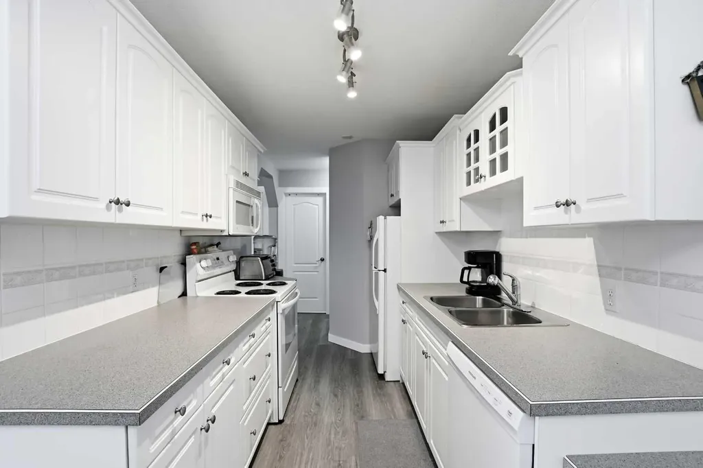 5330 47 Avenue Red Deer AB T4N 3R2