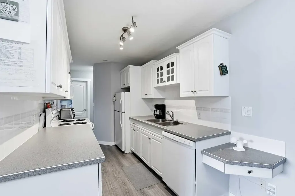 5330 47 Avenue Red Deer AB T4N 3R2