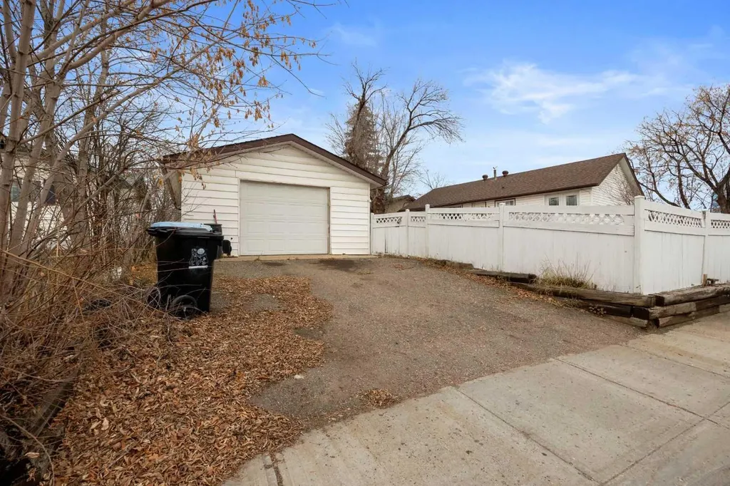51 Fitzgerald Avenue Fort Mcmurray AB T9H 1K6