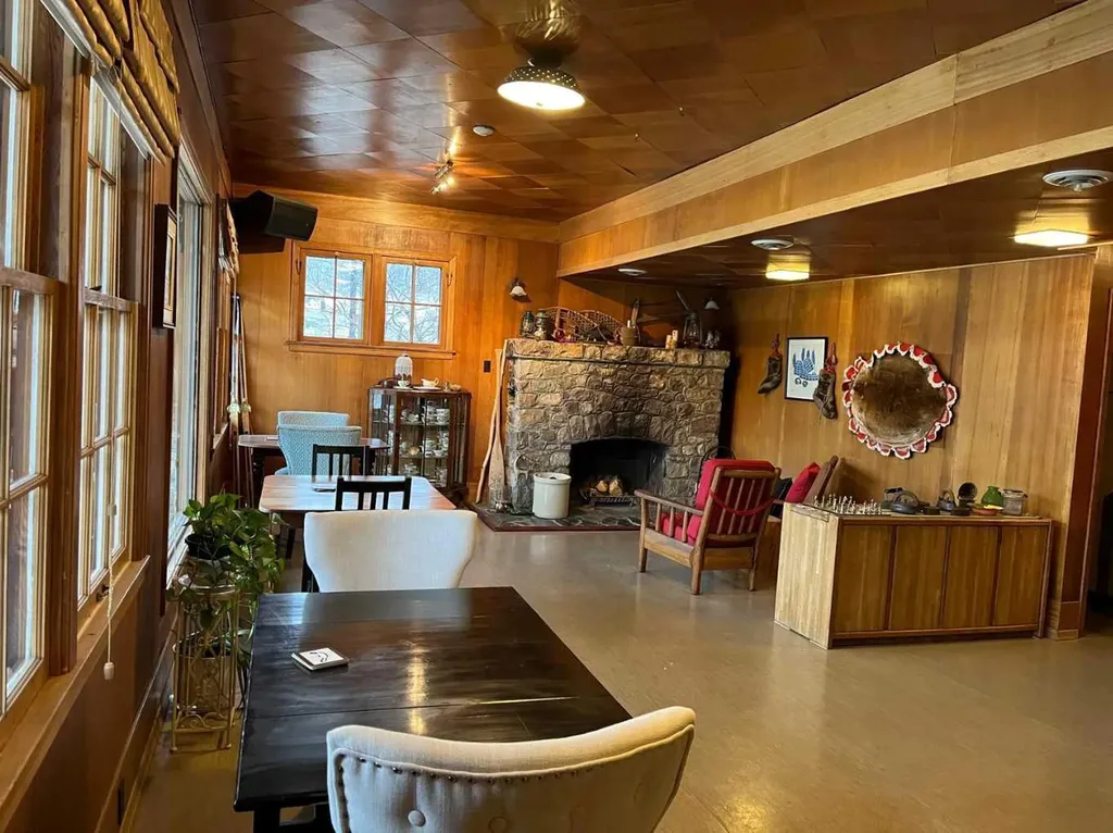 50409A Highway 16 Rural Yellowhead County AB T7V 1X4