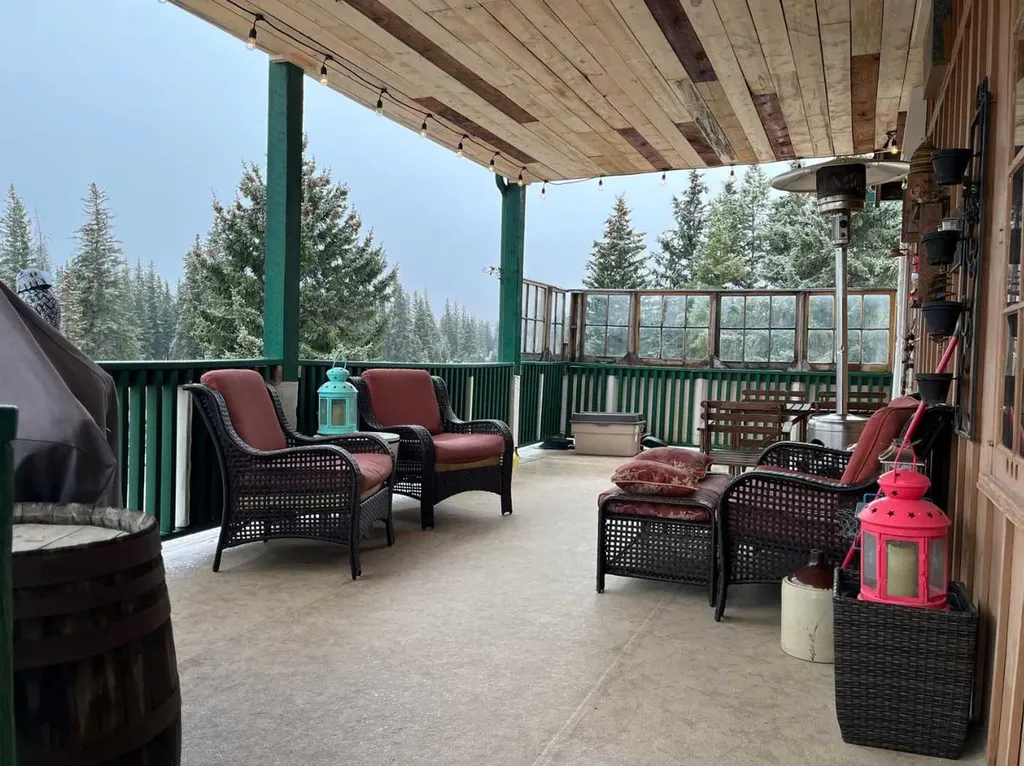 50409A Highway 16 Rural Yellowhead County AB T7V 1X4