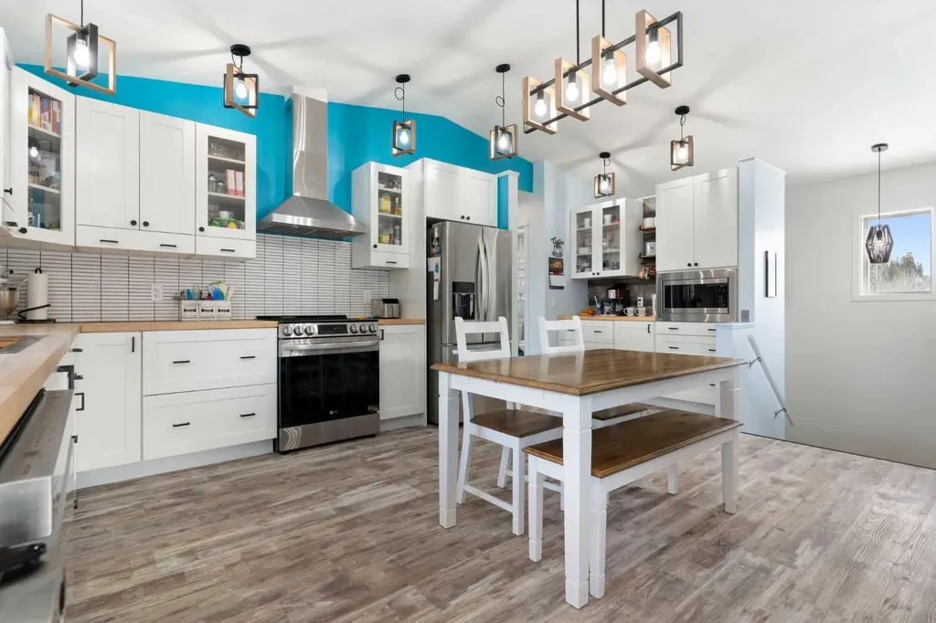 32537B Highway 760 Highway Rural Mountain View County AB T0M 1X0