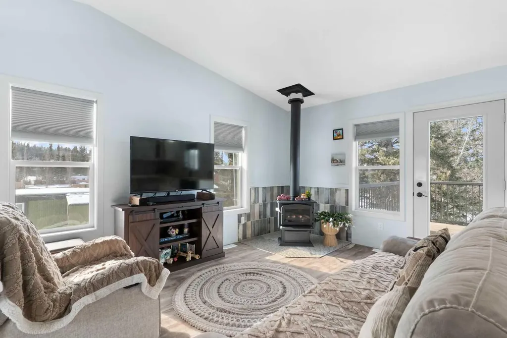 32537B Highway 760 Highway Rural Mountain View County AB T0M 1X0