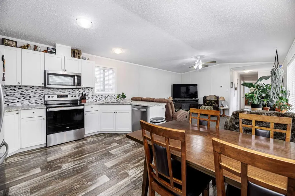4922 Womacks Road Blackfalds AB T0M 0J0
