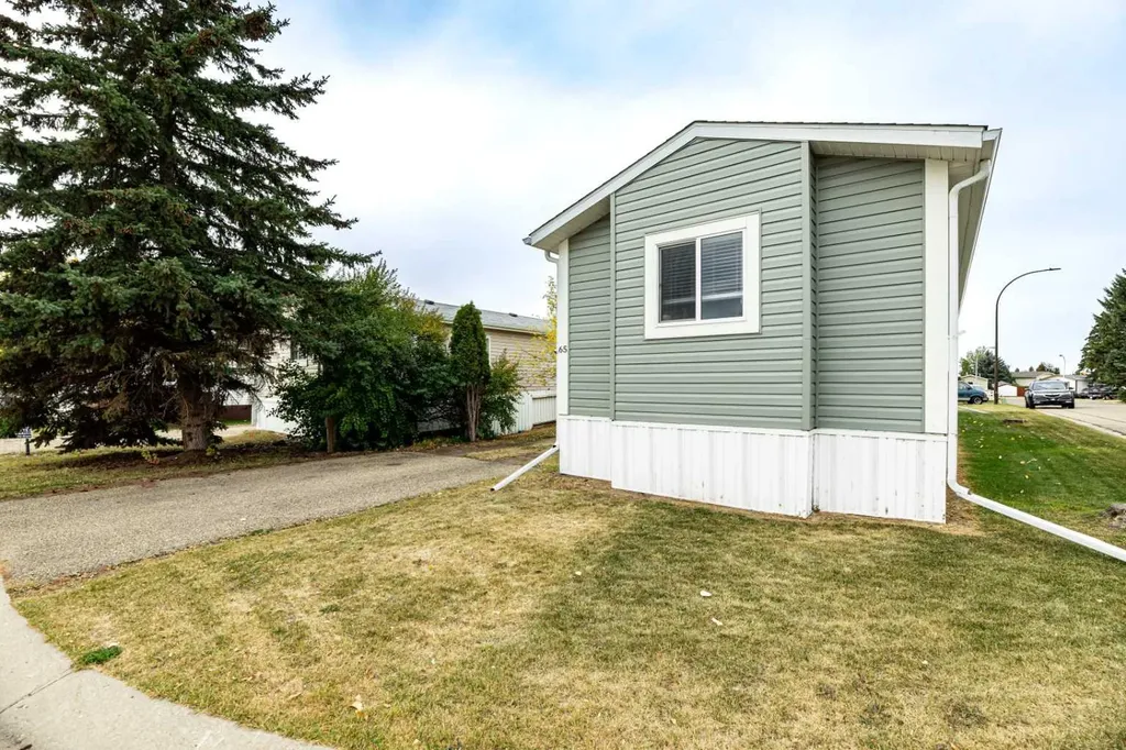 4922 Womacks Road Blackfalds AB T0M 0J0