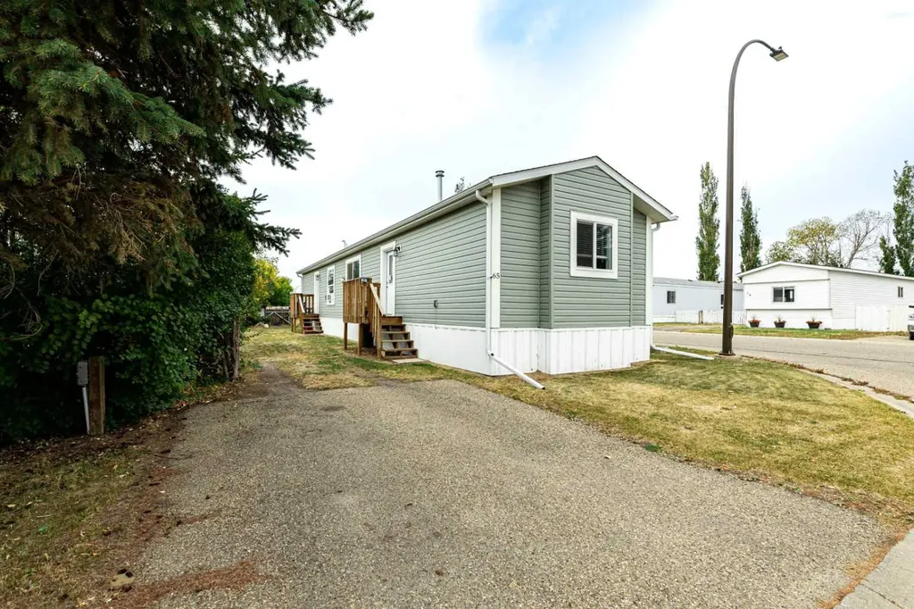 4922 Womacks Road Blackfalds AB T0M 0J0