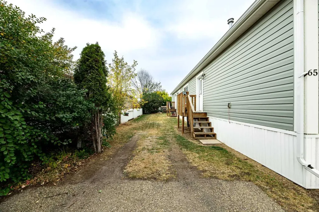 4922 Womacks Road Blackfalds AB T0M 0J0