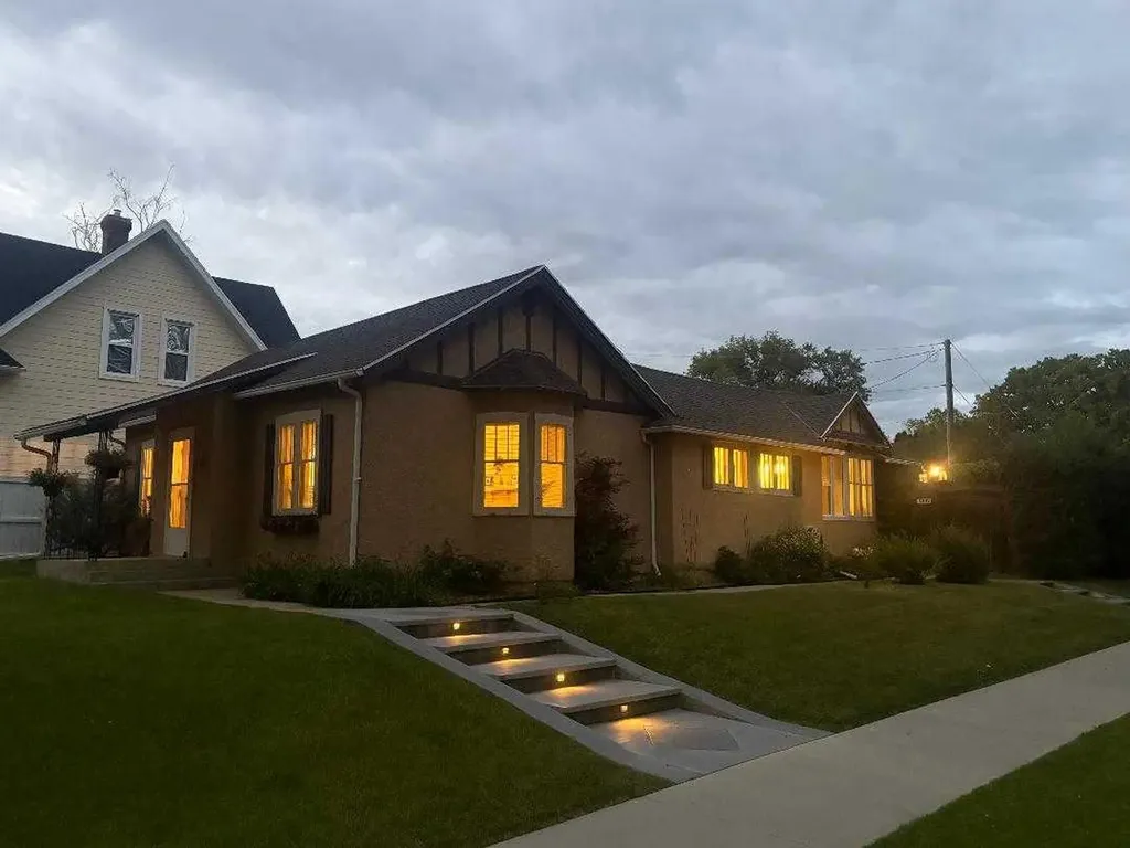 1407 4 Avenue S Lethbridge AB T1J 0R6
