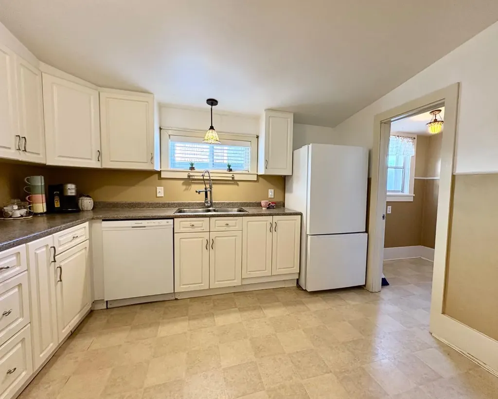 1407 4 Avenue S Lethbridge AB T1J 0R6