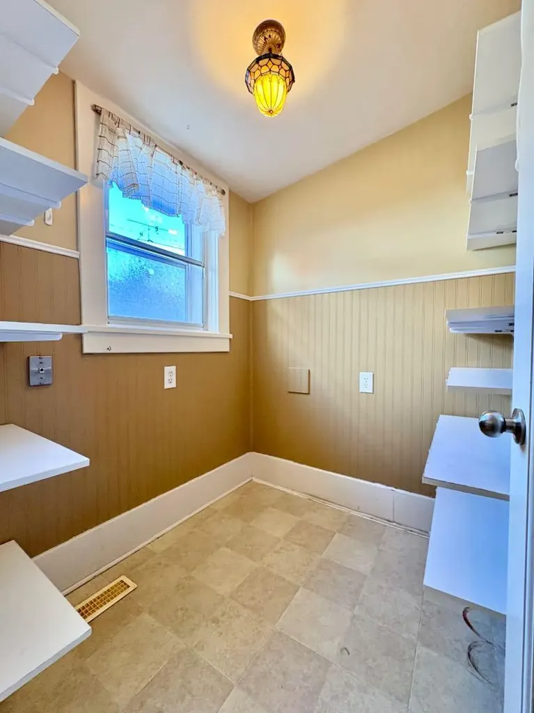 1407 4 Avenue S Lethbridge AB T1J 0R6